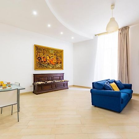 Apartment With Balcony In Palazzo Diaz By Wonderful Italy Naples Exterior photo