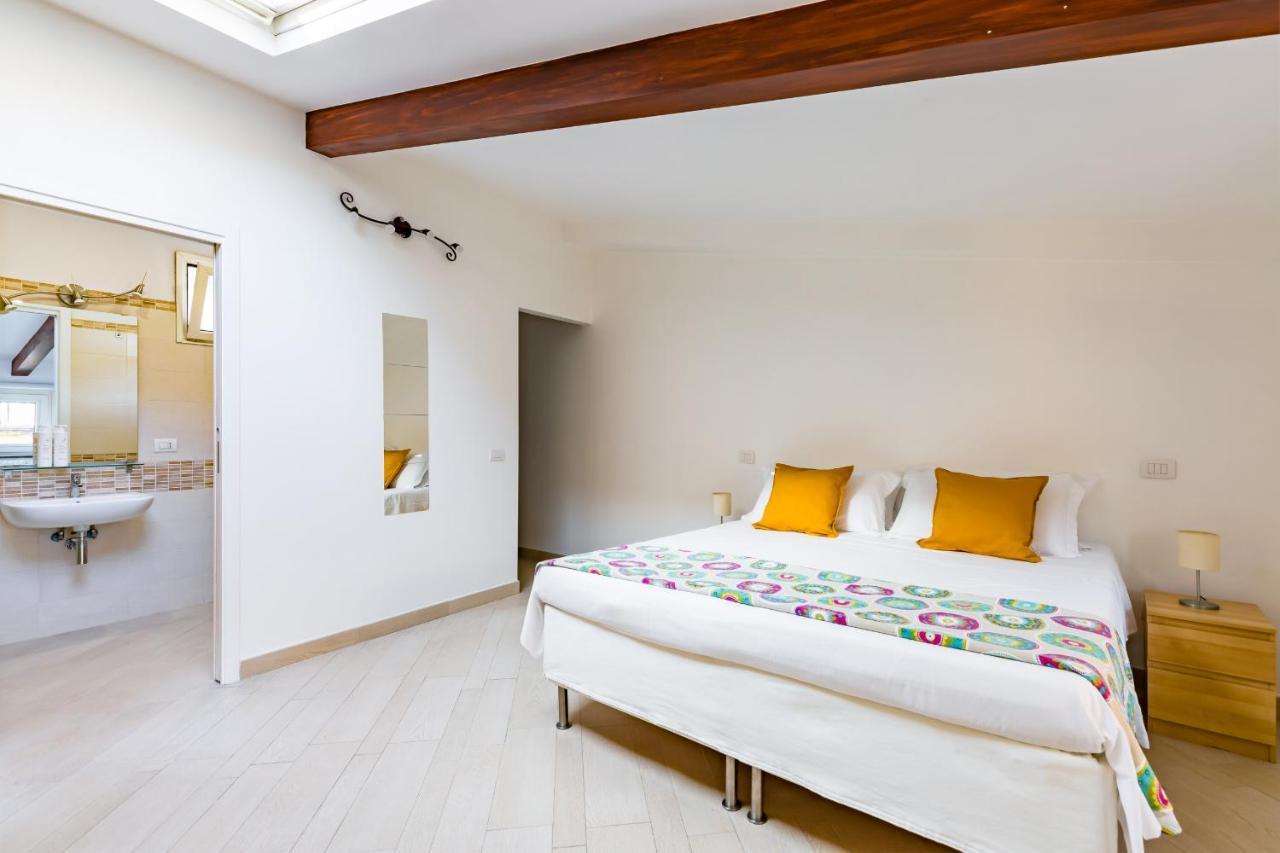 Apartment With Balcony In Palazzo Diaz By Wonderful Italy Naples Exterior photo